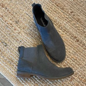 Timberland Grey Suade Booties Right 7.5 - Left 8 - Like new. Missmatched size